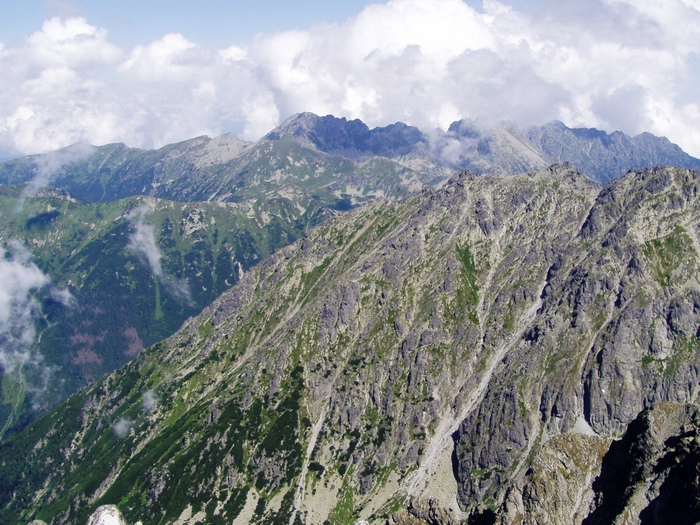 Kasprov vrch a Svinica 2301 m, v popred Nefcersk vea 2349 m.