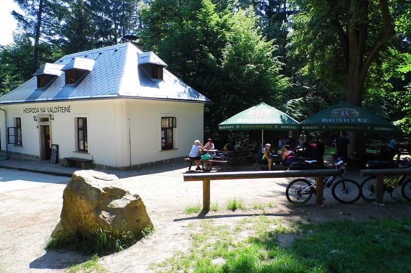 2.9.2018 Hrad Valdštein, veže a zámok Hrubá skála
