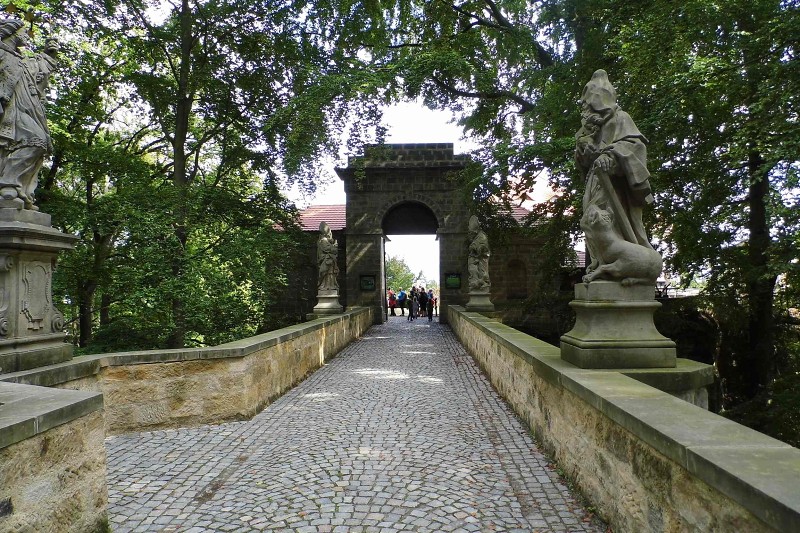 2.9.2018 Hrad Valdštein, veže a zámok Hrubá skála