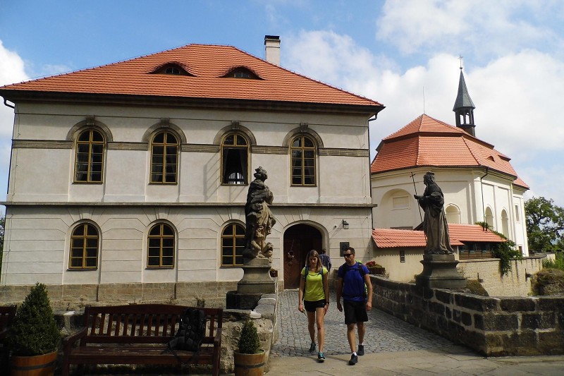 2.9.2018 Hrad Valdštein, veže a zámok Hrubá skála