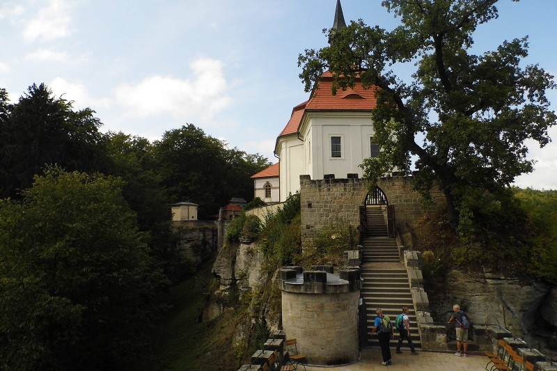 2.9.2018 Hrad Valdštein, veže a zámok Hrubá skála